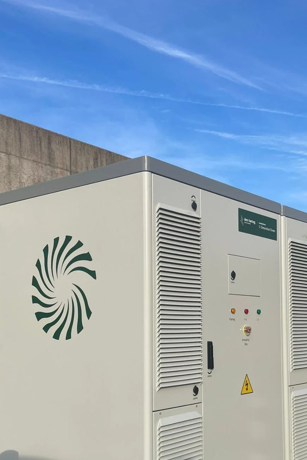 Zakelijke batterij in gebruik om bedrijf off-grid te laten draaien.